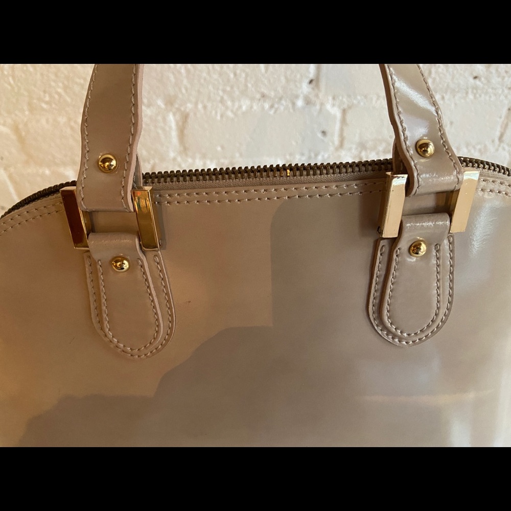 Pretty leight beigh handbag 👜 - Picture 5 of 10